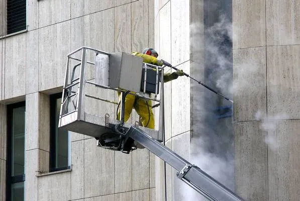Nettoyage vapeur basse pression en nacelle sur un bâtiment à Bidart